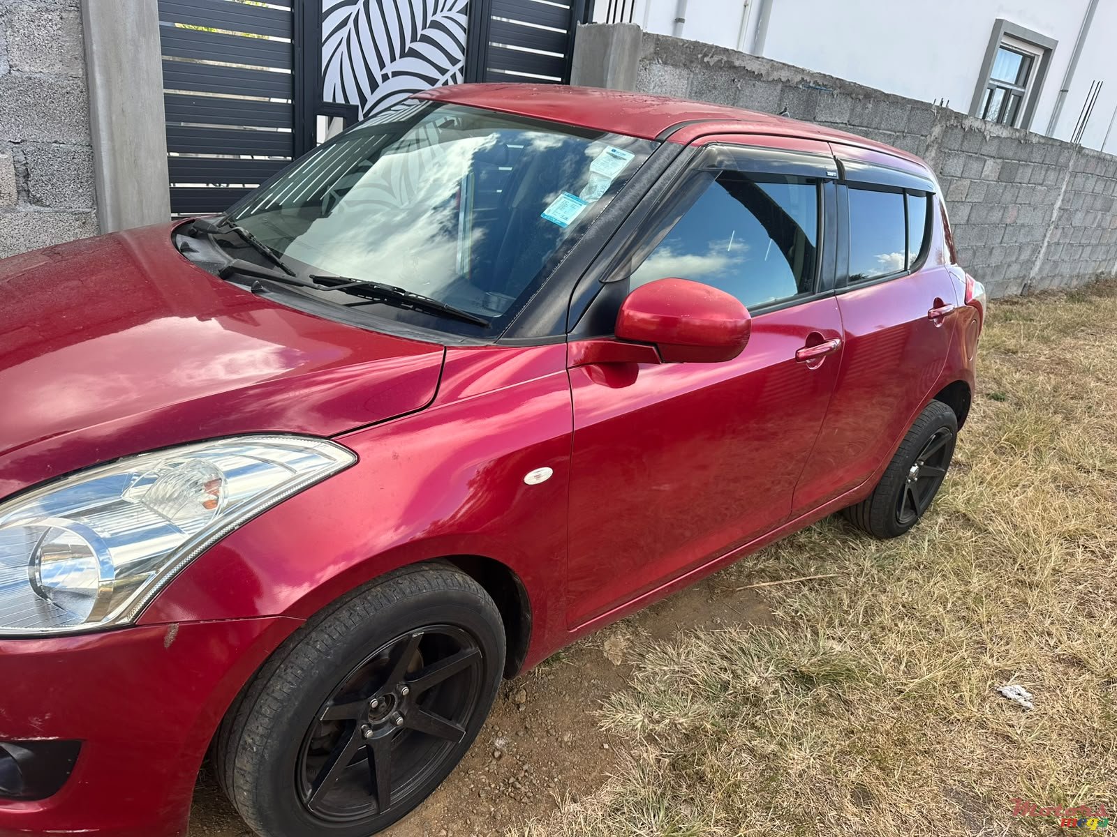 2011' Suzuki Swift photo #3