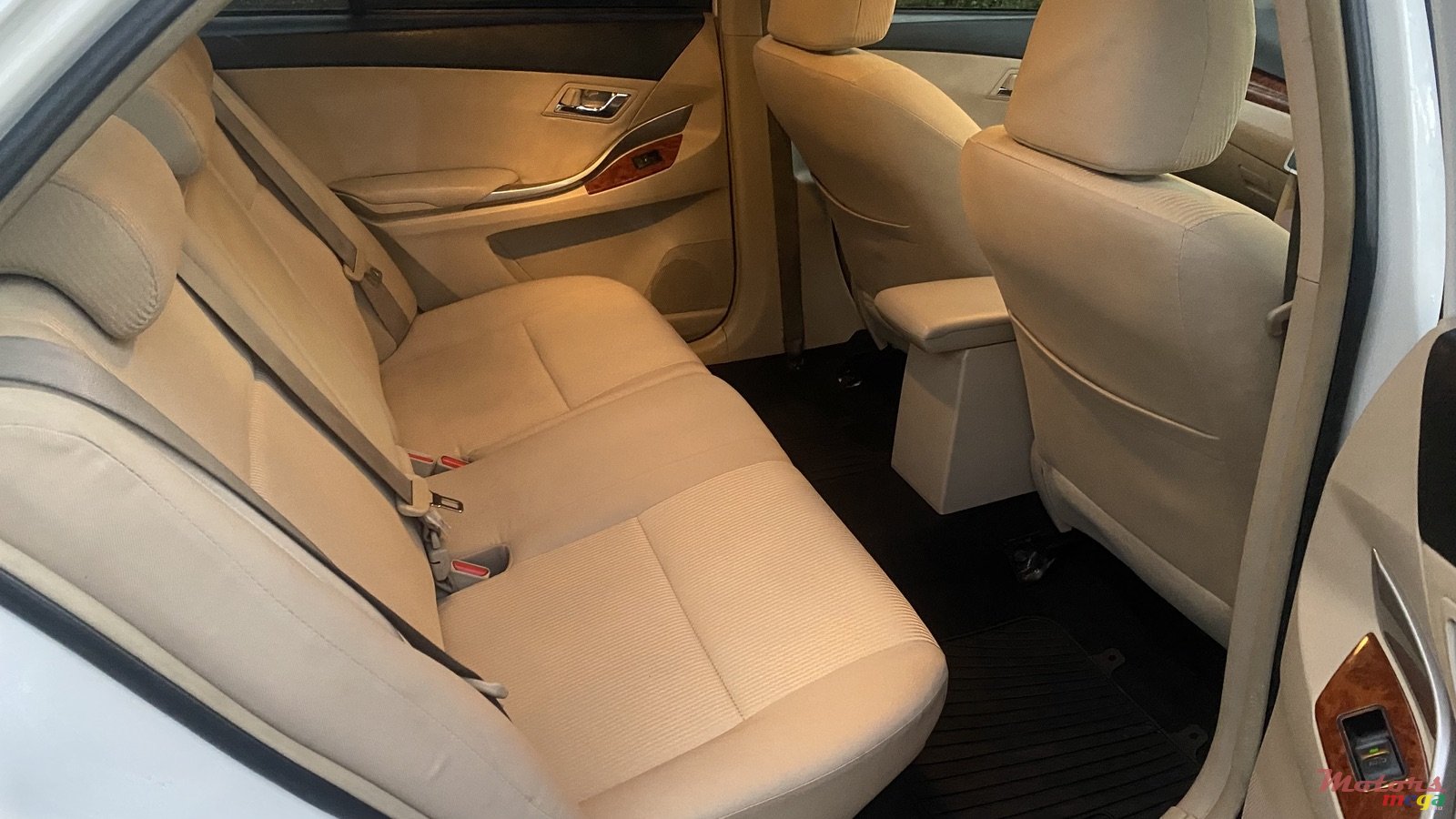 2014' Toyota Premio LPG photo #6