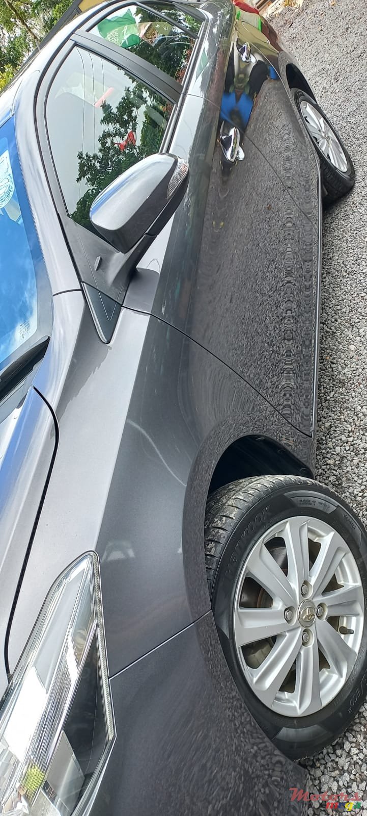 2017' Toyota Yaris photo #7