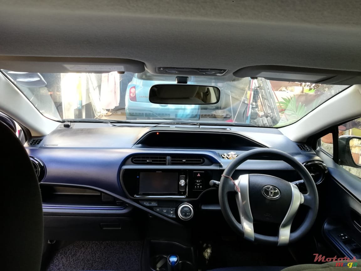 2016' Toyota Aqua photo #3