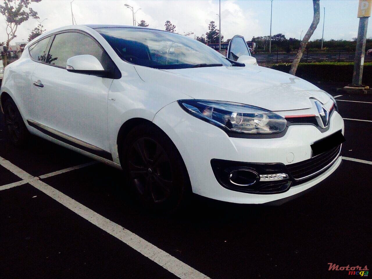 2009' Renault Megane RS photo #3