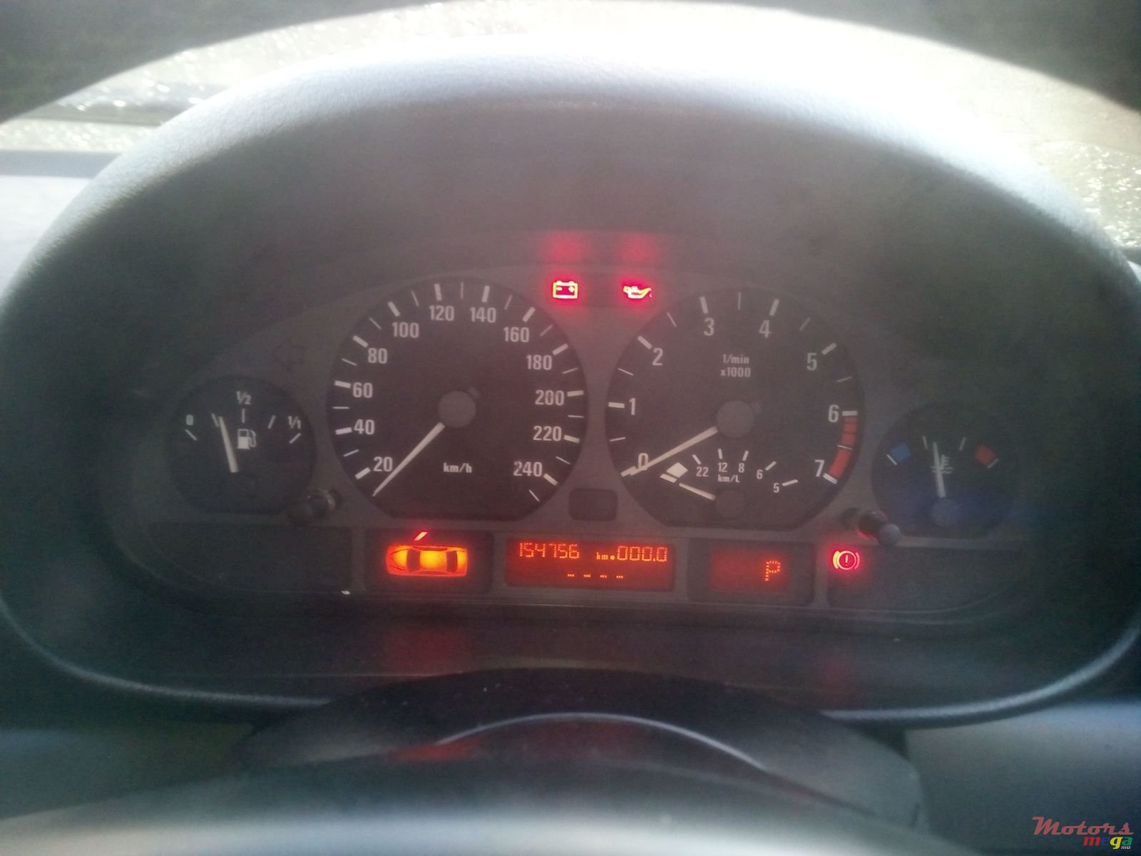 2004' BMW 318 photo #3