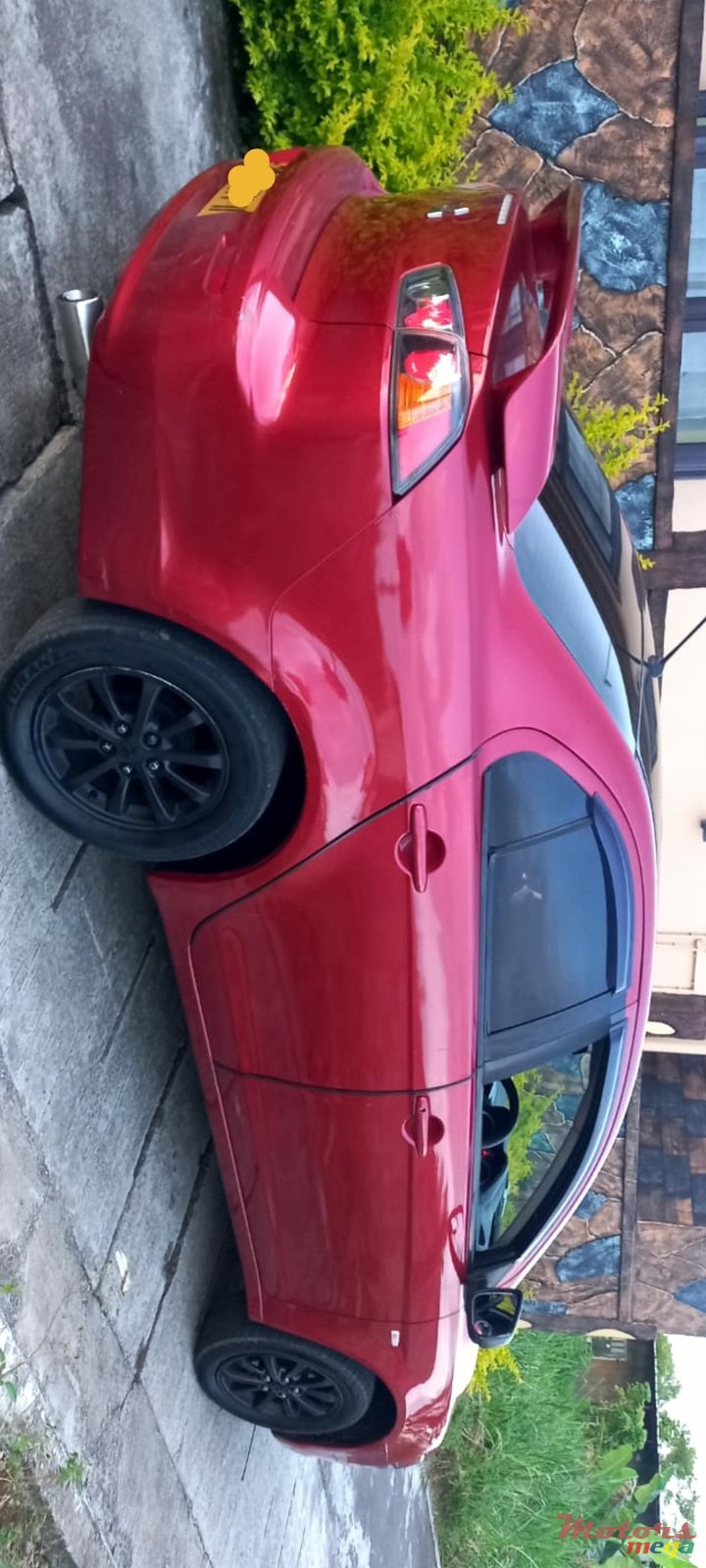 2011' Mitsubishi photo #2