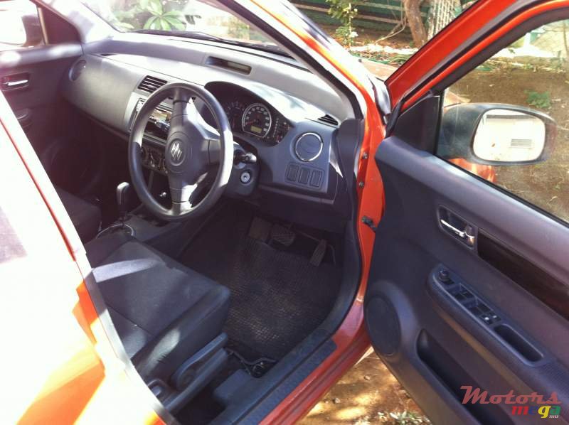 2005' Suzuki Swift photo #3