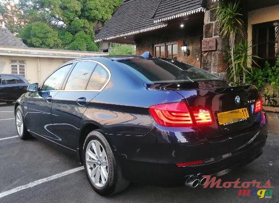 2011' BMW 5 Series GT photo #1