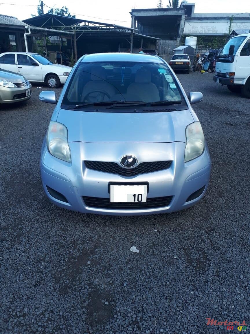 2010' Toyota Vitz photo #2