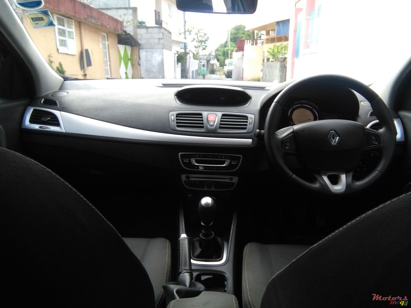 2009' Renault Megane photo #3