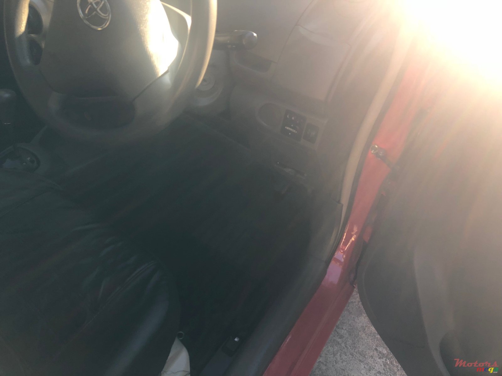 2010' Toyota Vitz photo #7