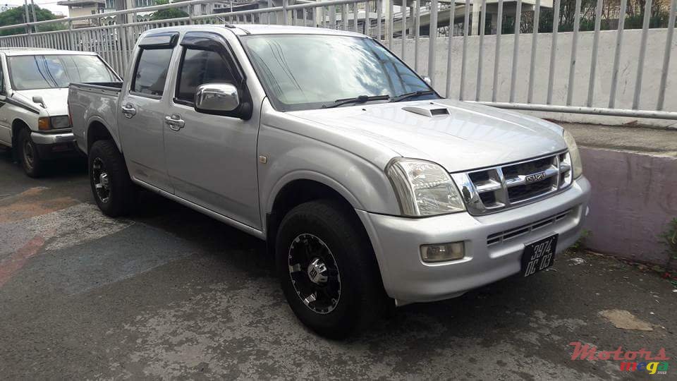 2003' Isuzu photo #2