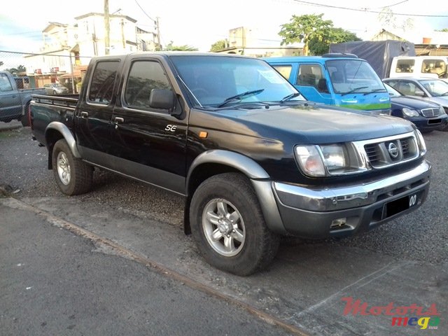 2000' Nissan 4*4 photo #3