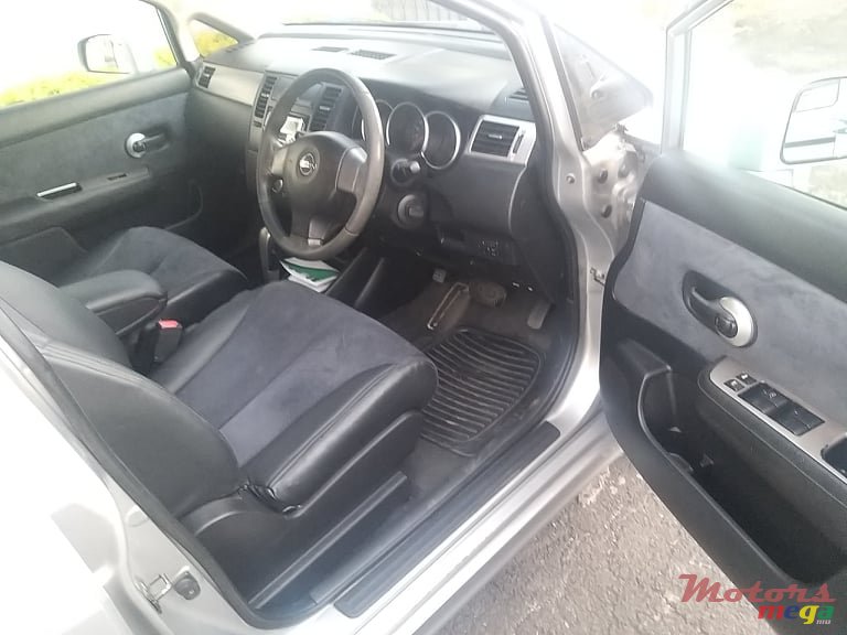 2005' Nissan Tiida photo #3