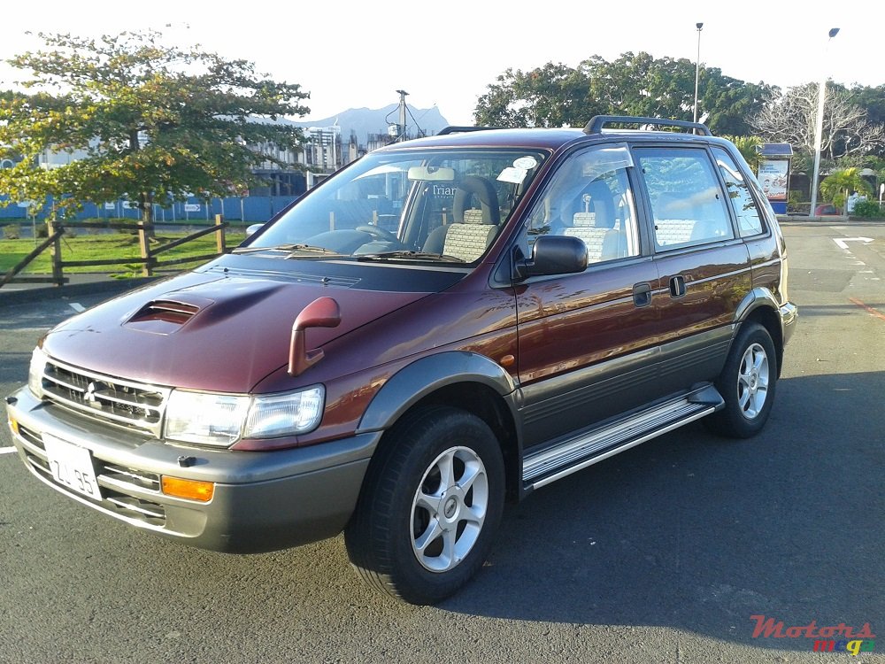 1995' Mitsubishi RVR photo #3