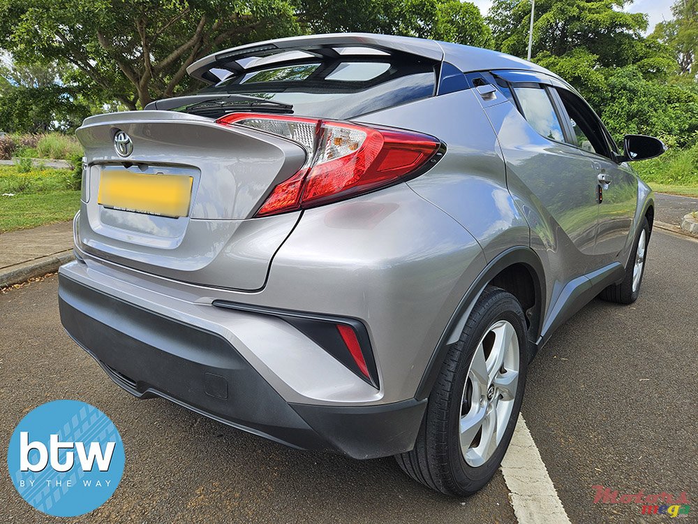2019' Toyota CHR photo #4
