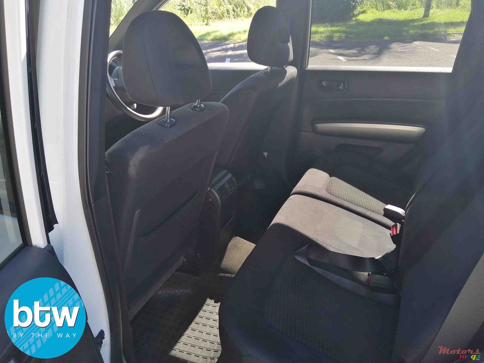 2011' Nissan X-Trail photo #3