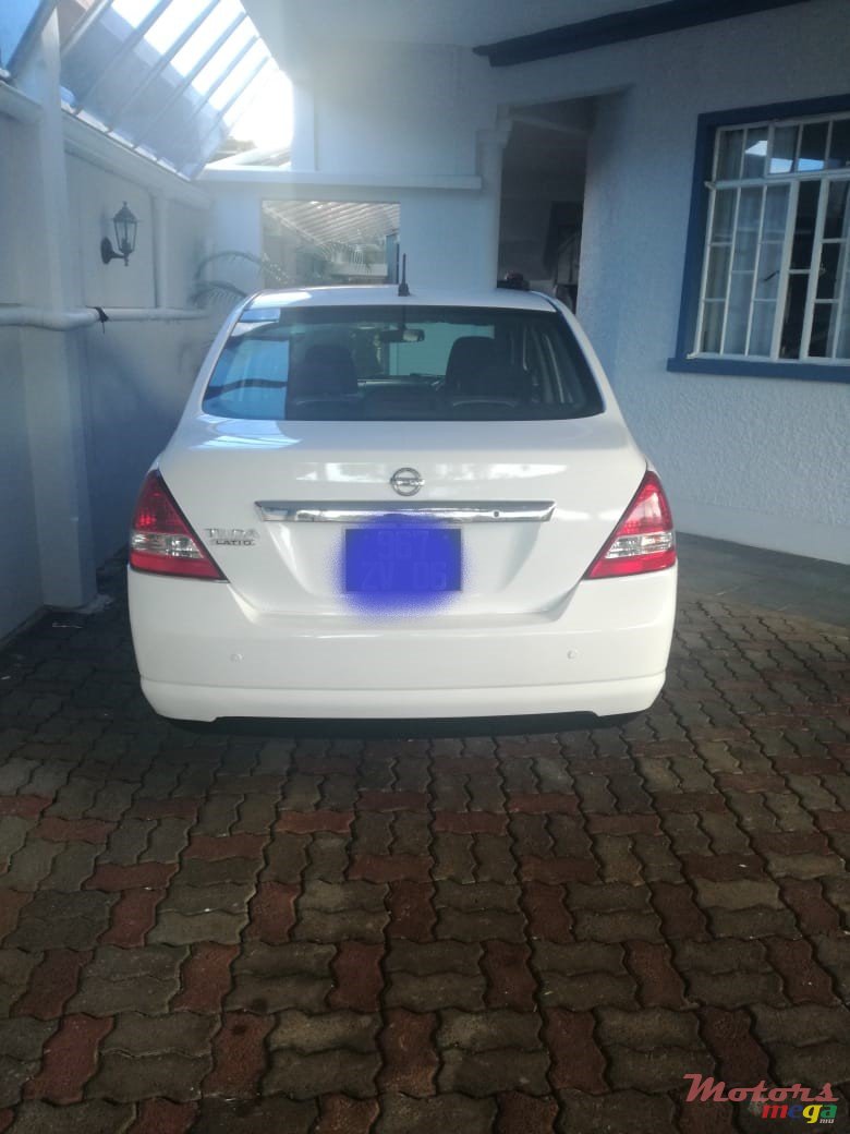 2006' Nissan Tiida photo #2