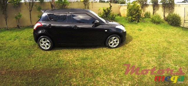 2010' Suzuki Swift Sport photo #1