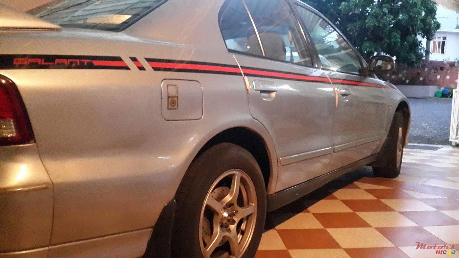 2004' Mitsubishi Galant photo #6