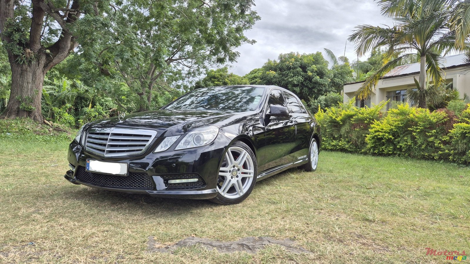 2013' Mercedes-Benz E 250 AMG photo #2