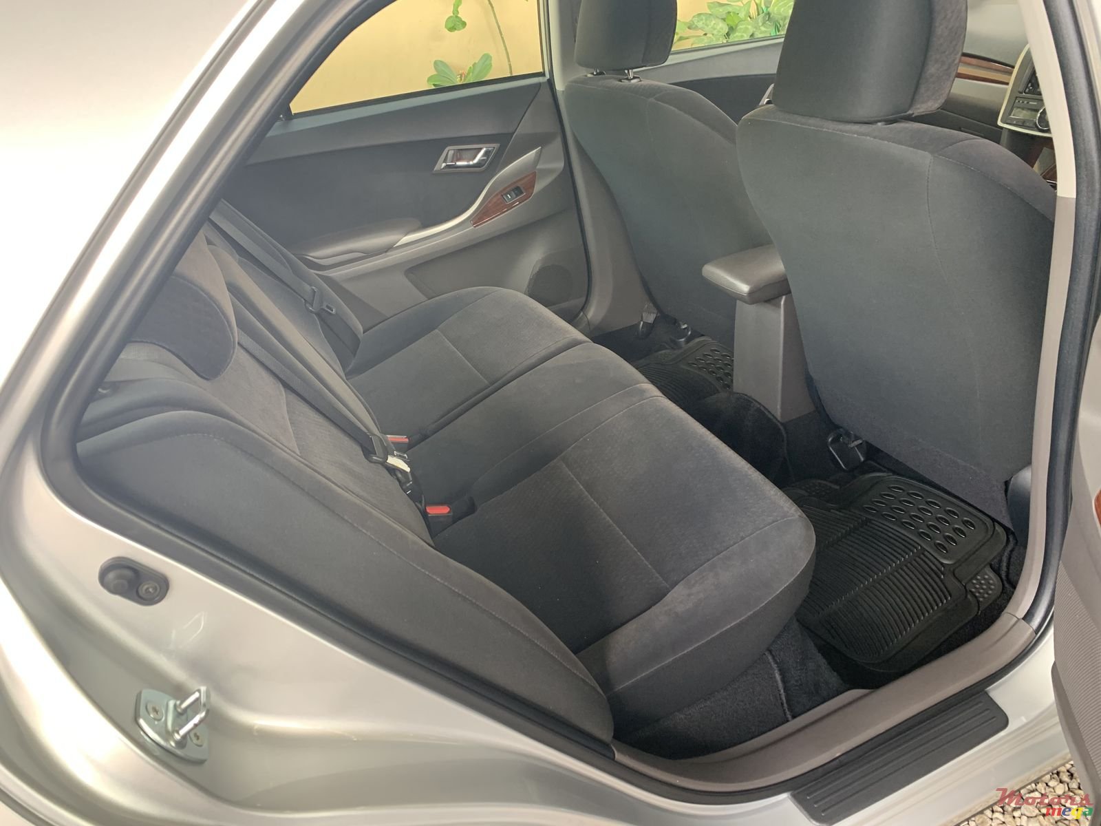 2013' Toyota Corolla premio photo #7