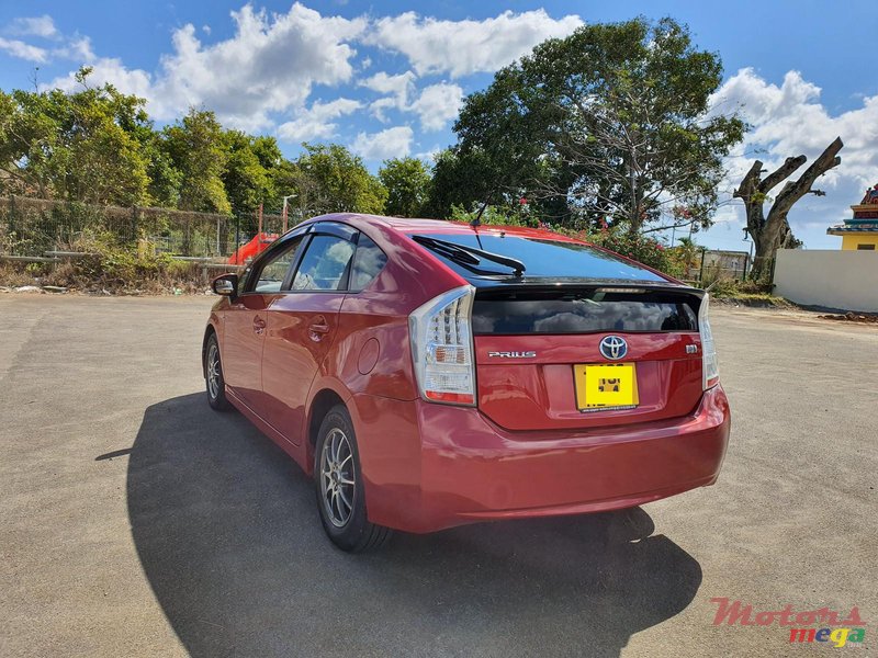 2011' Toyota Prius photo #3