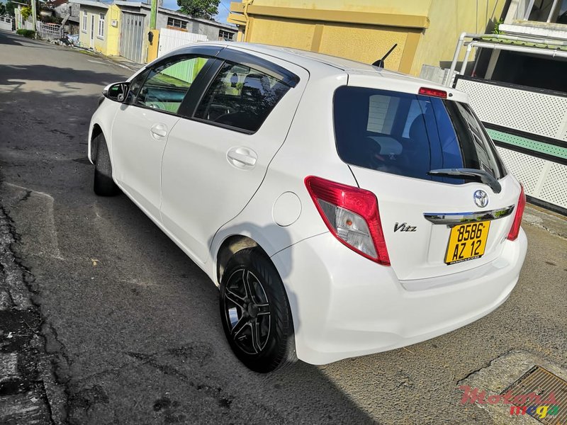 2012' Toyota Vitz 1300cc photo #2