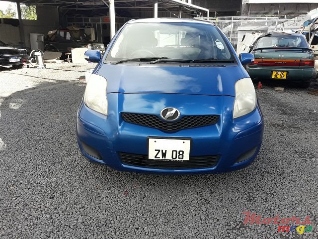 2008' Toyota Vitz photo #1