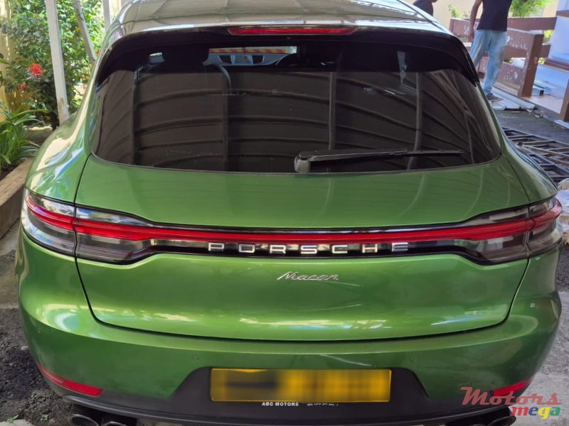 2020' Porsche Macan photo #3