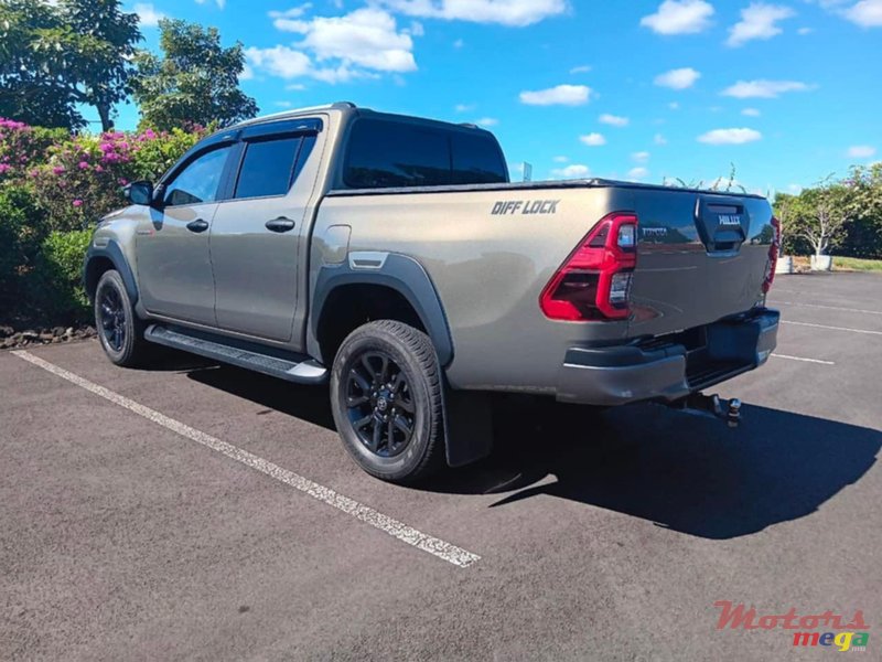 2021' Toyota Hilux 2.8 Pickup (4x4) photo #3