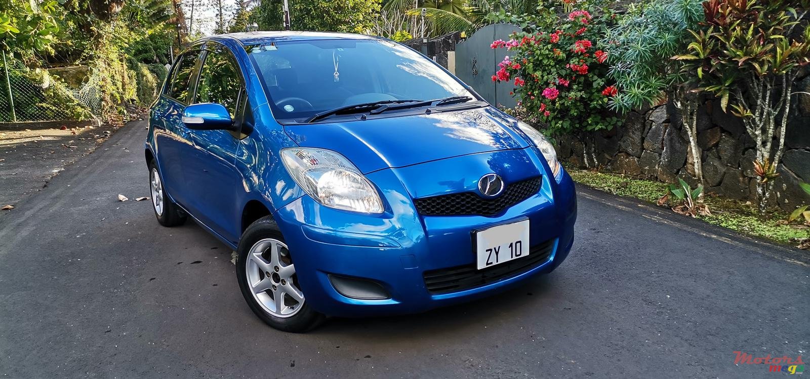 2010' Toyota Vitz 1.3 photo #1