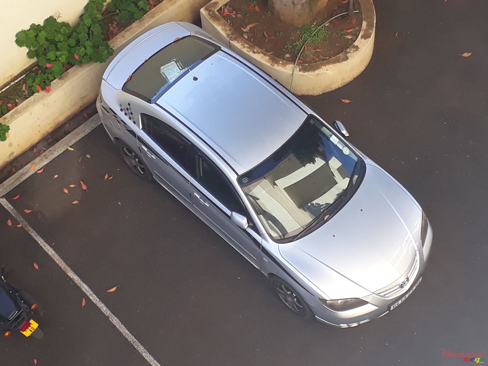 2004' Mazda 3 AXELA photo #1