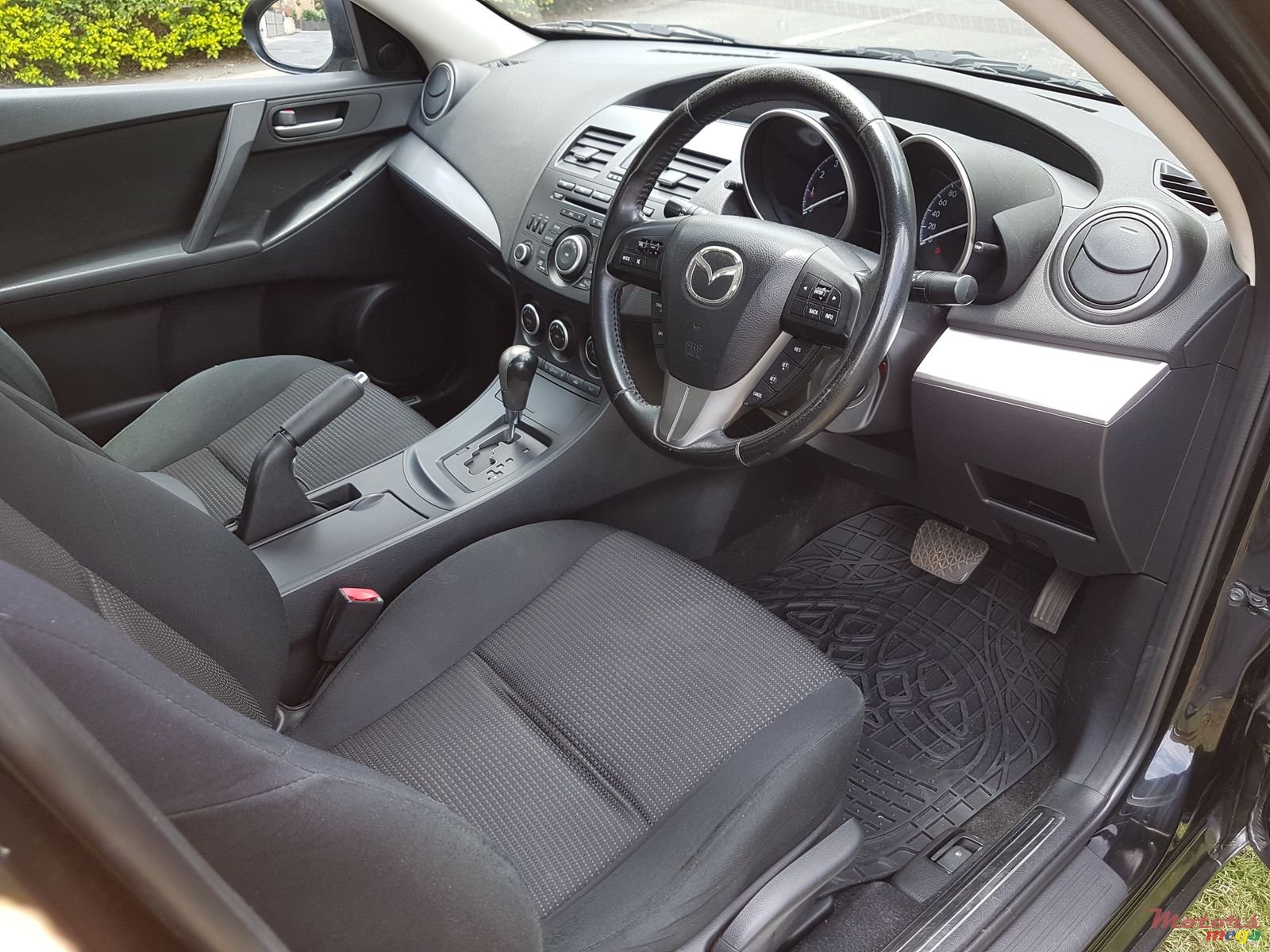 2012' Mazda 3 Saloon photo #6