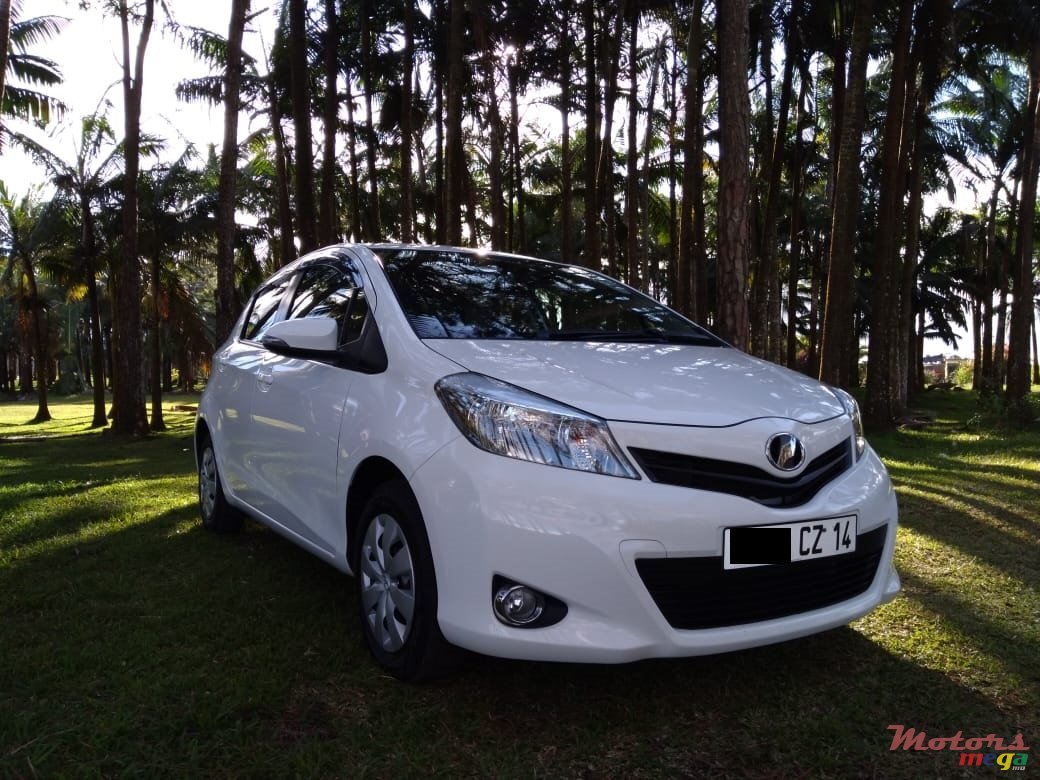 2014' Toyota Vitz photo #2