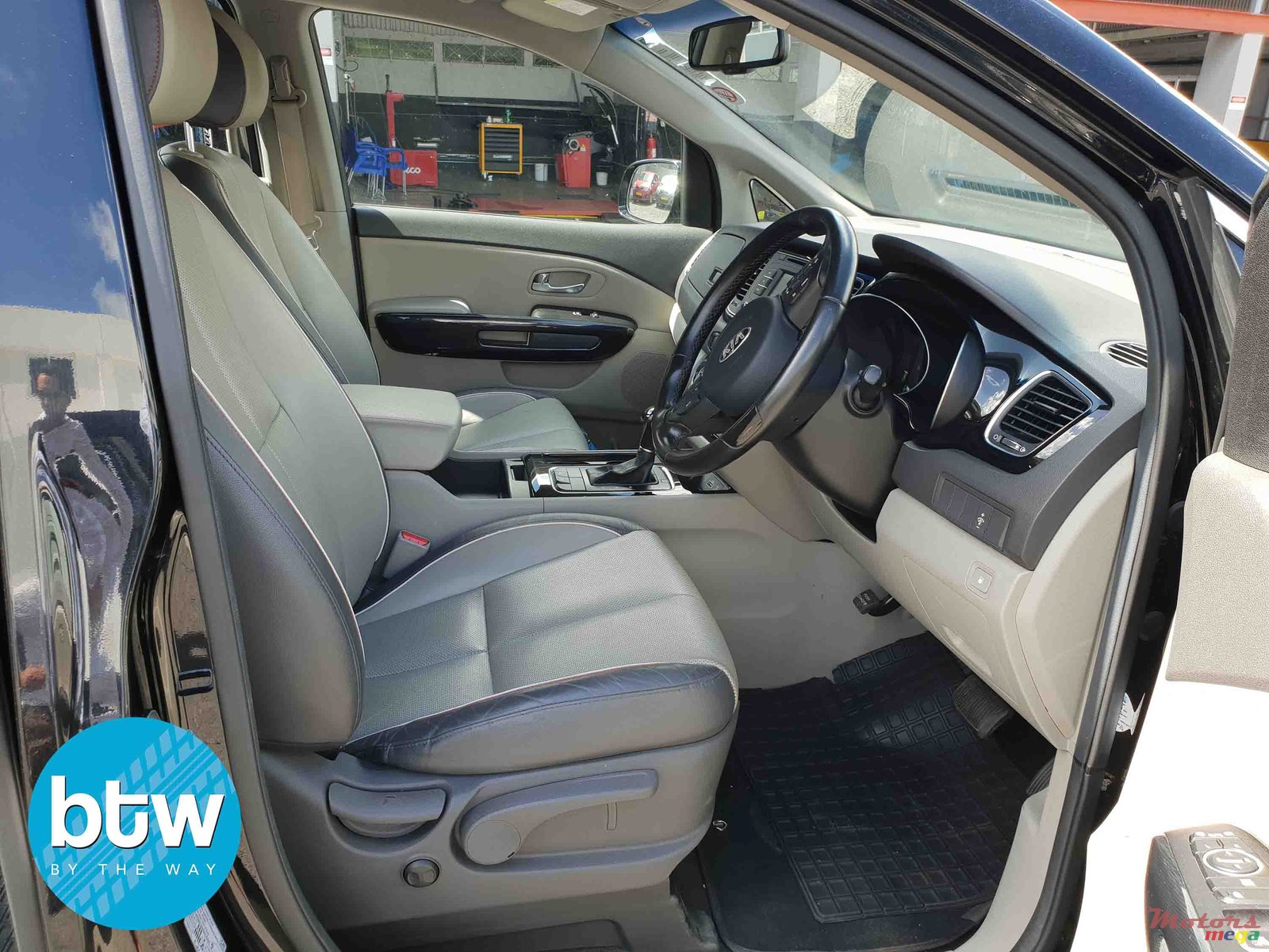 2015' Kia Carnival photo #5