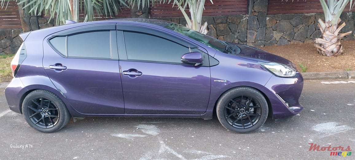 2018' Toyota Aqua photo #3