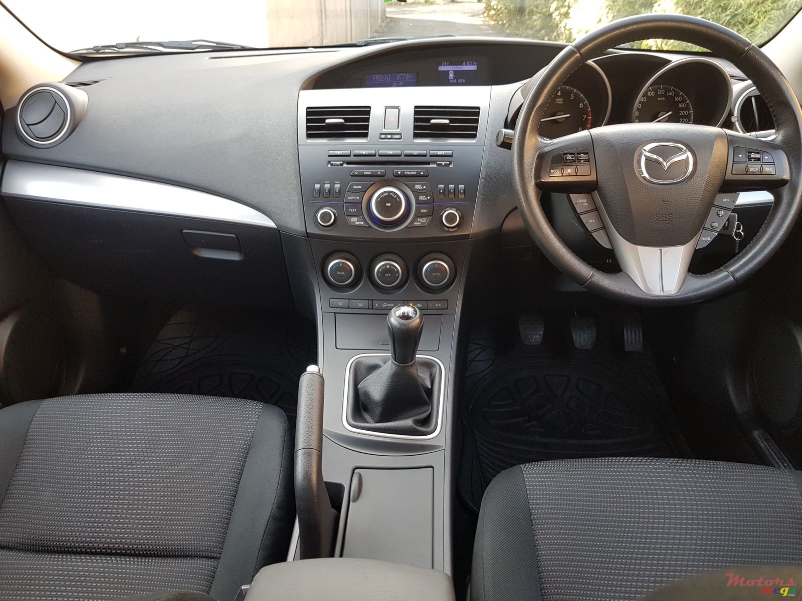 2013' Mazda 3 photo #3