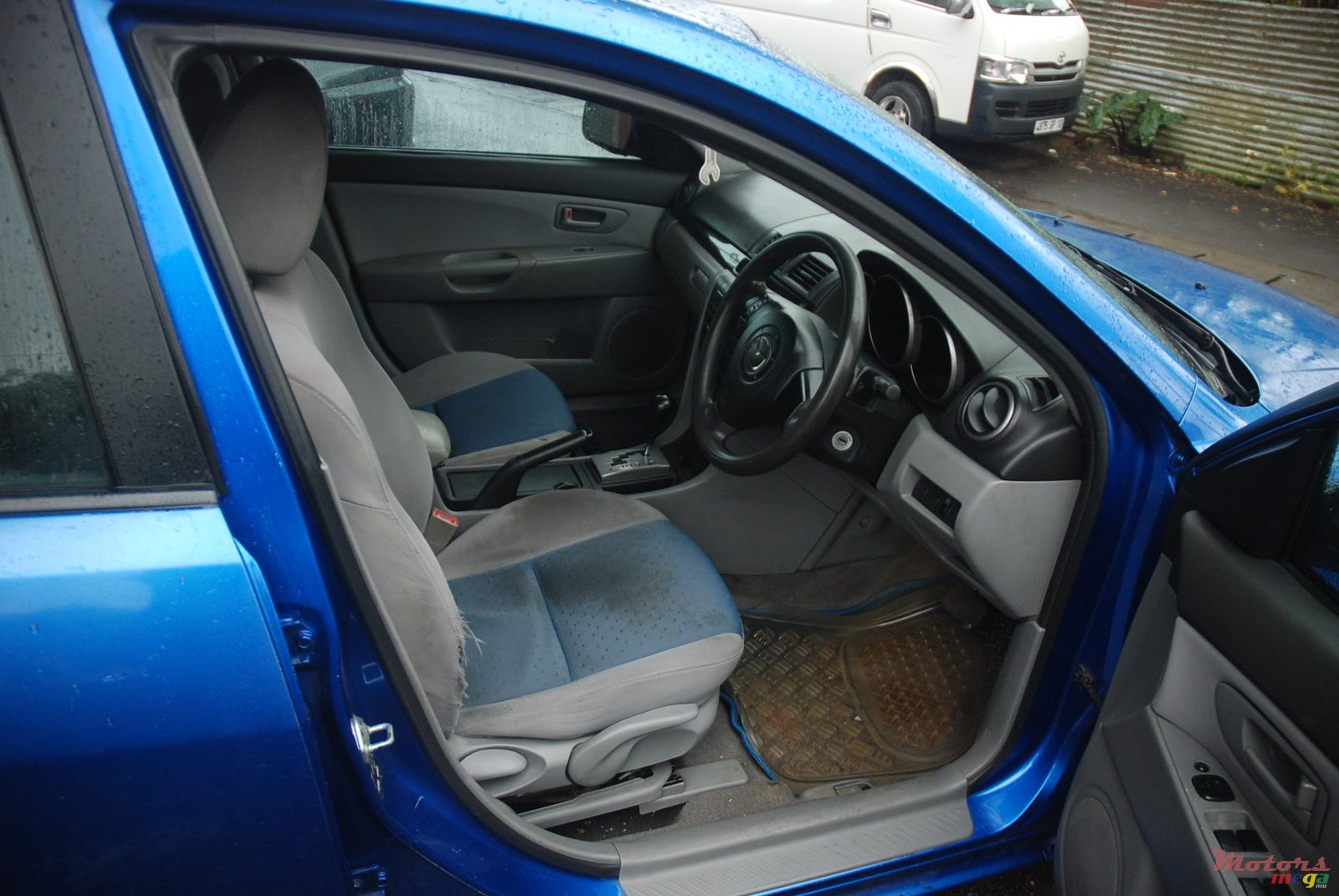 2004' Mazda 3 photo #3