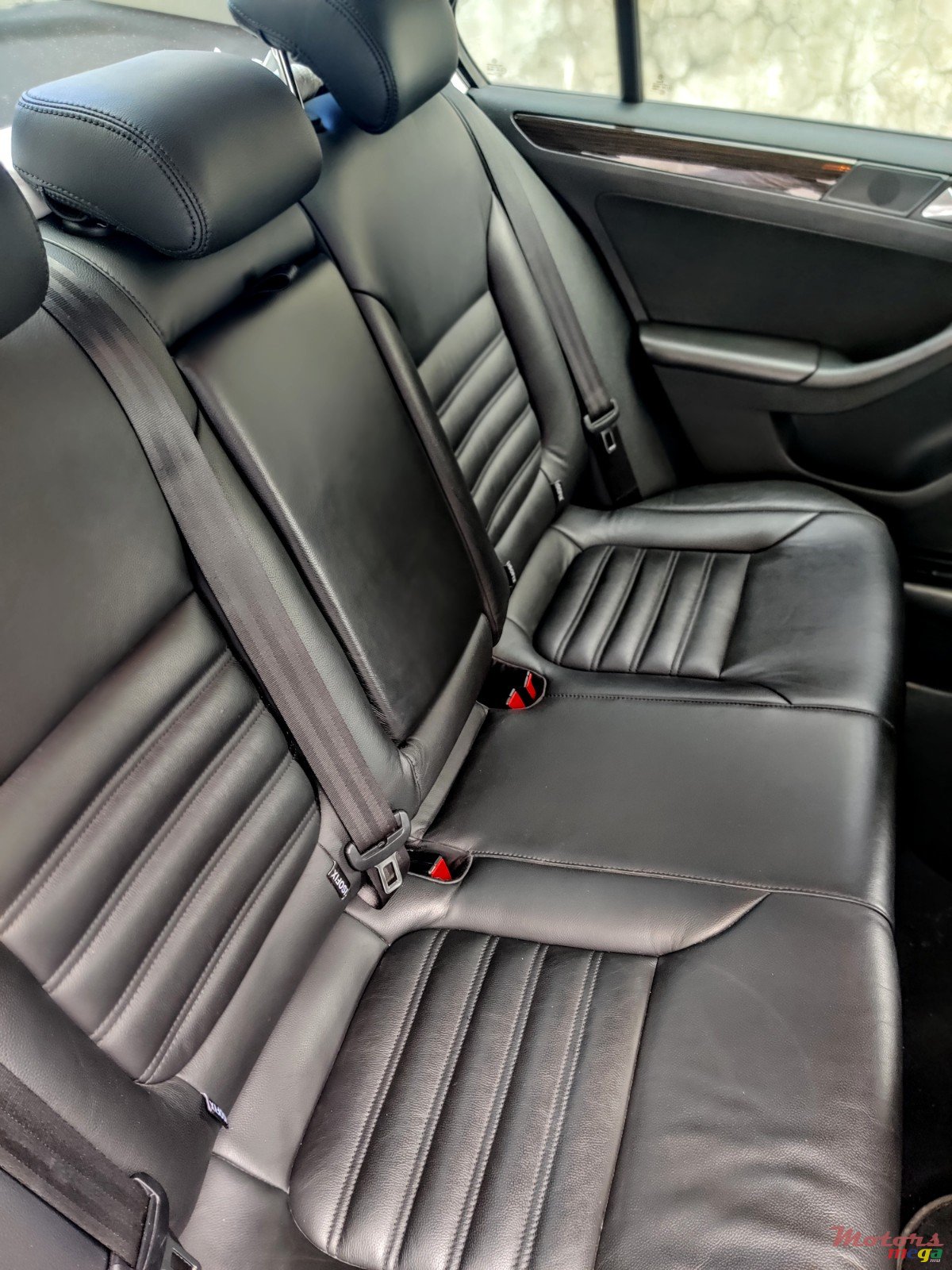 2015' Volkswagen Jetta TSI R-Line photo #6