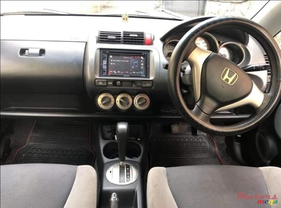 2005' Honda Fit photo #3