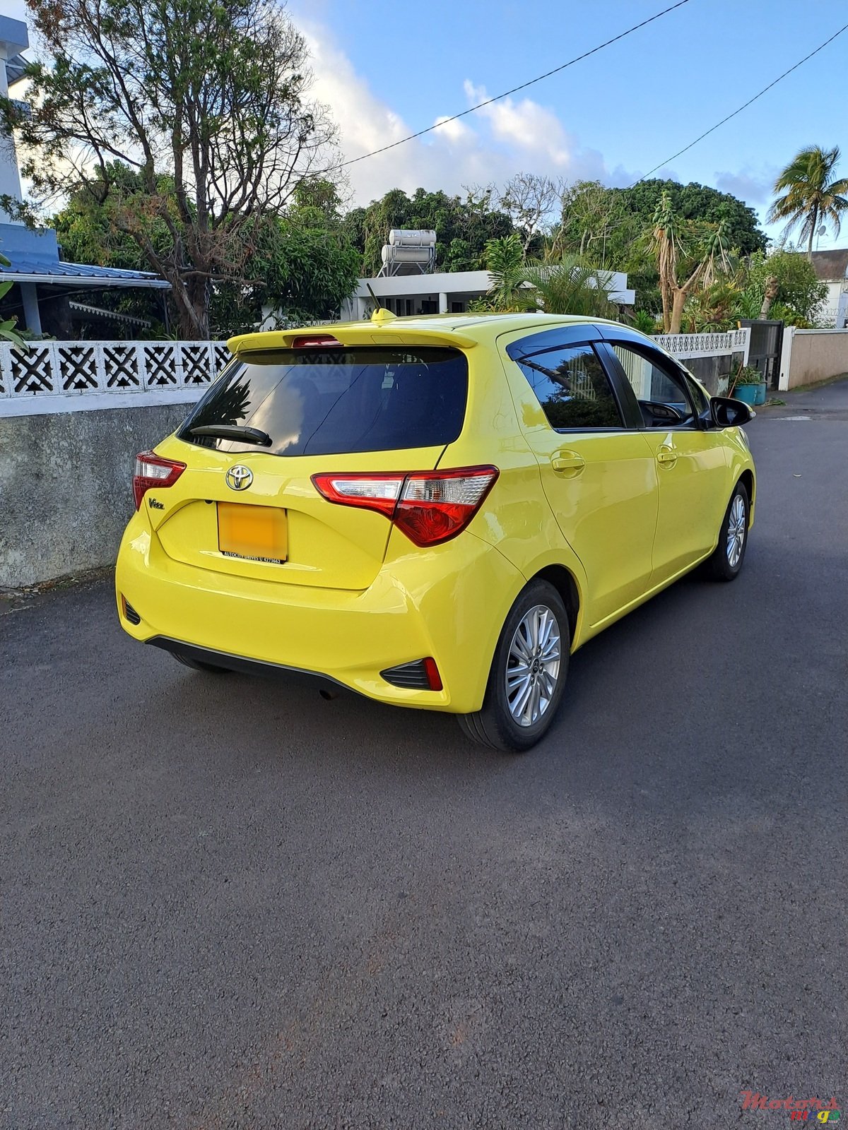 2017' Toyota Vitz photo #4