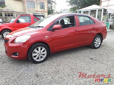 2009' Toyota Yaris photo #3