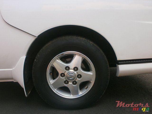 2009' Nissan URVAN photo #3