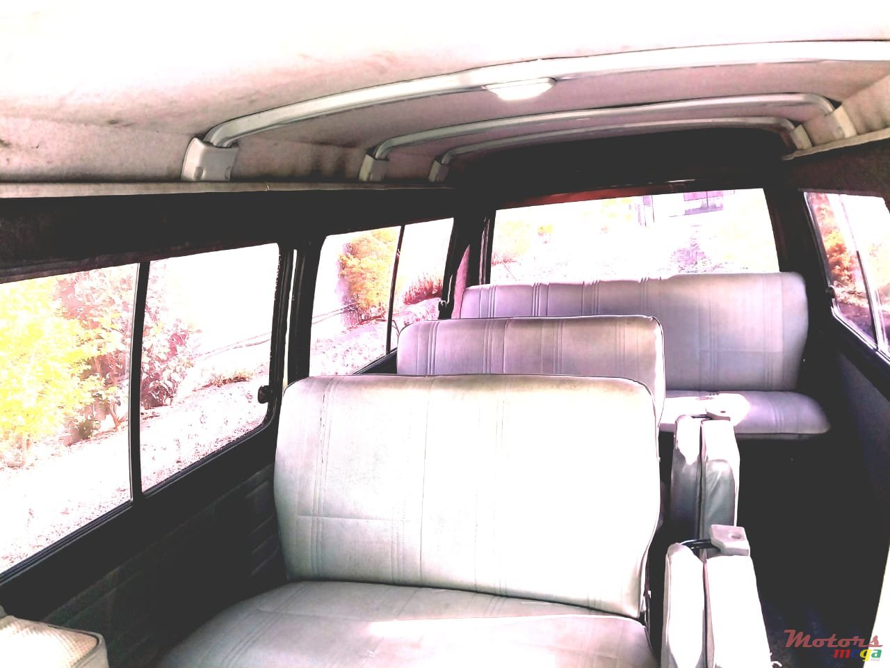 2010' Mitsubishi L300 photo #5