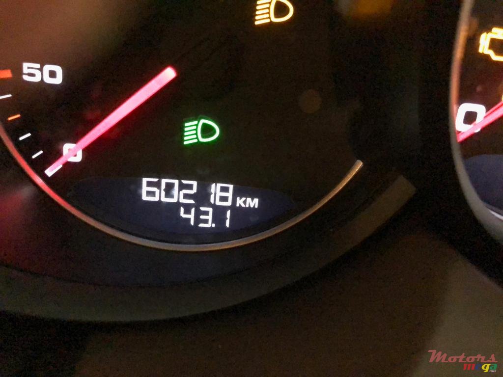 2012' Porsche Cayenne photo #2