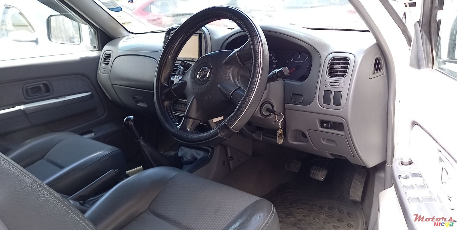 2013' Nissan Hardbody photo #5