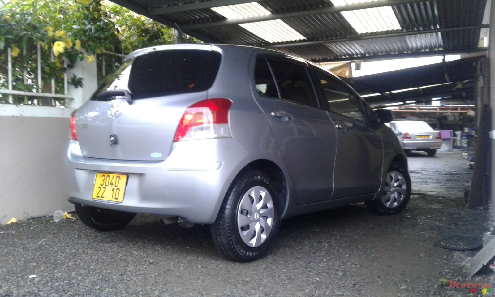 2010' Toyota Vitz photo #3
