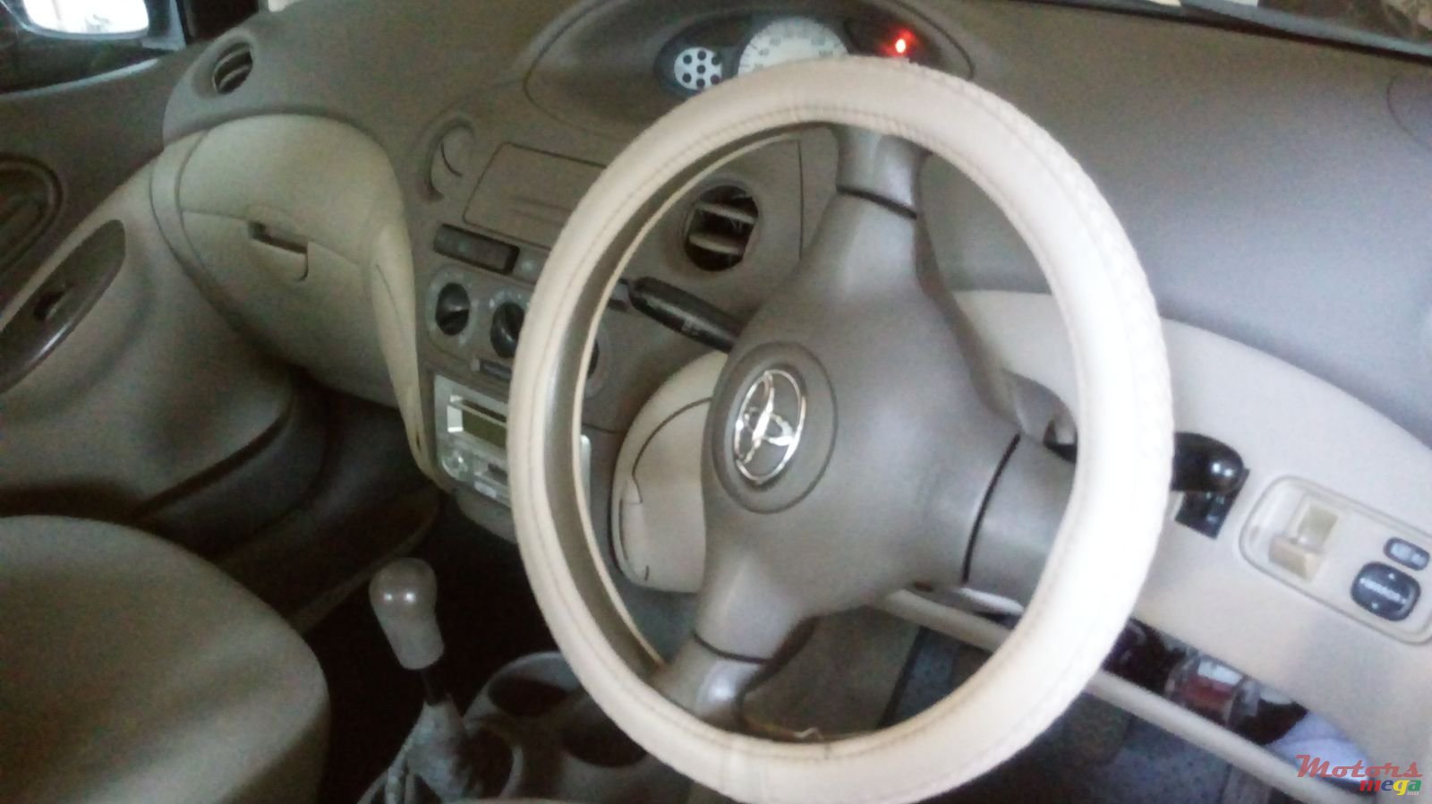 2004' Toyota Platz photo #5