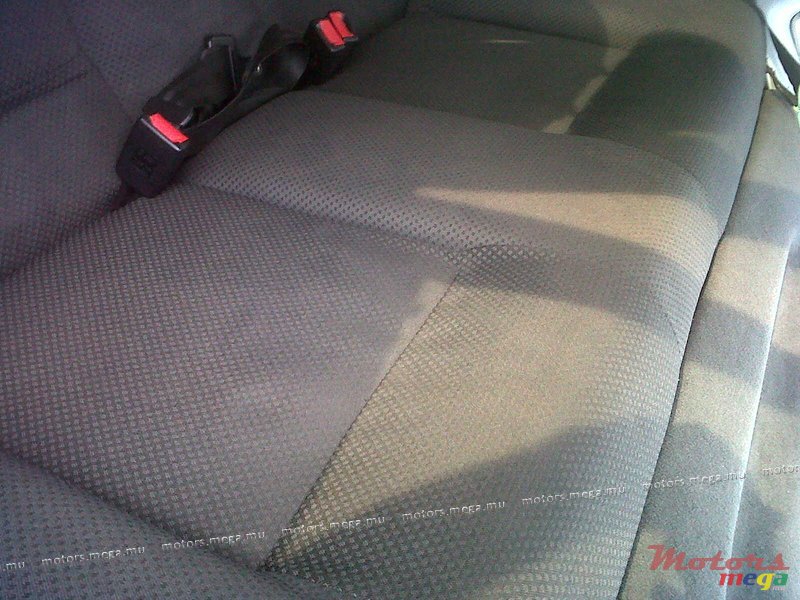 2002' Volkswagen Polo Classic photo #5