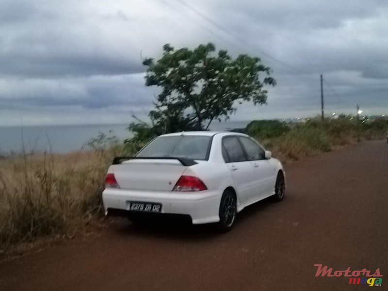 2002' Mitsubishi Lancer photo #1