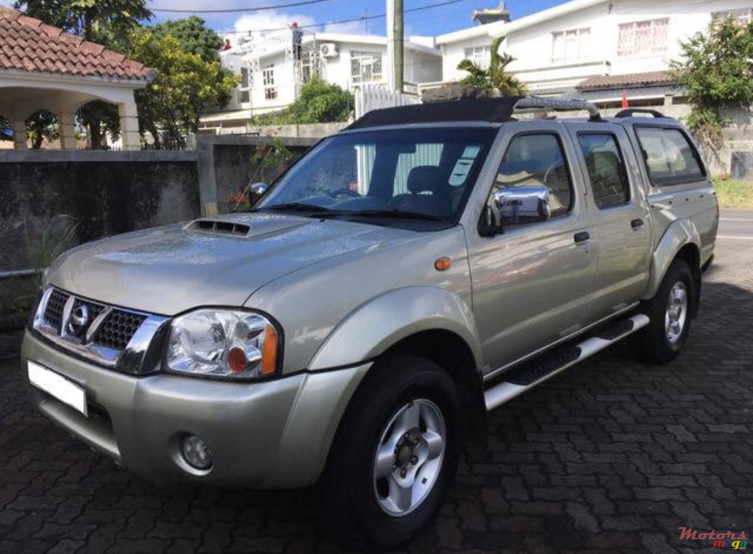 2009' Nissan photo #3