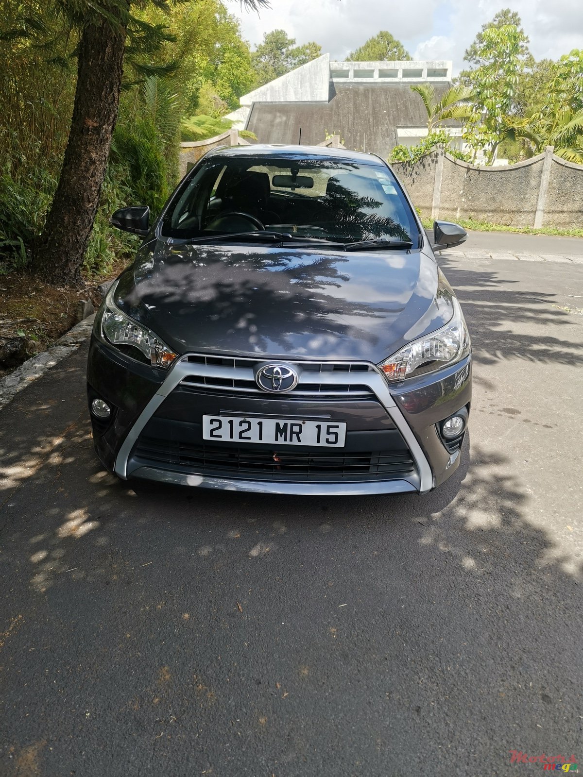 2015' Toyota Yaris Grade G photo #3